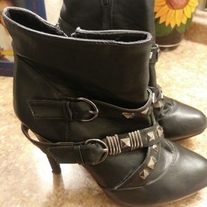 Kim Kardashian boots size 6 1/2